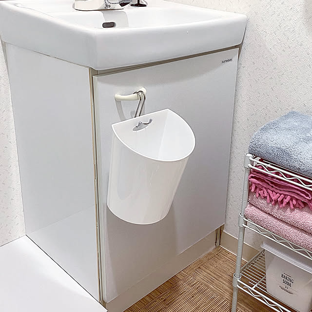 100均,セリア,ごみ箱,ゴミ箱,洗面所 ゴミ箱,洗面所,一人暮らし,築30年超,築古,引っ越し,犬のいる暮らし,築古マンション,2DK,ペットと暮らす家,いぬとの暮らし,モノトーン,ダックスフンド,モノトーンインテリア,ホワイトインテリア,ペット,ダックスのいる生活,賃貸,狭い脱衣所,脱衣所,Bathroom,DailyRoomClip掲載 locaの部屋