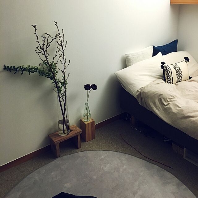 Bedroom,飾り枕,シンプル,桜の枝,季節の飾り,花のある暮らし,さくら,植物のある暮らし,ロフト HALの部屋