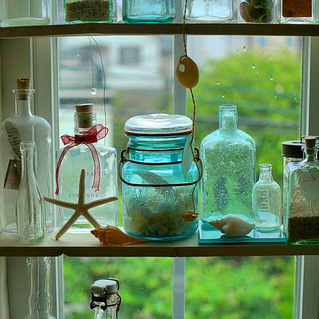 窓辺のインテリア,夏雑貨,貝殻インテリア,瓶,模様替え,夏バージョン chikuwaの部屋