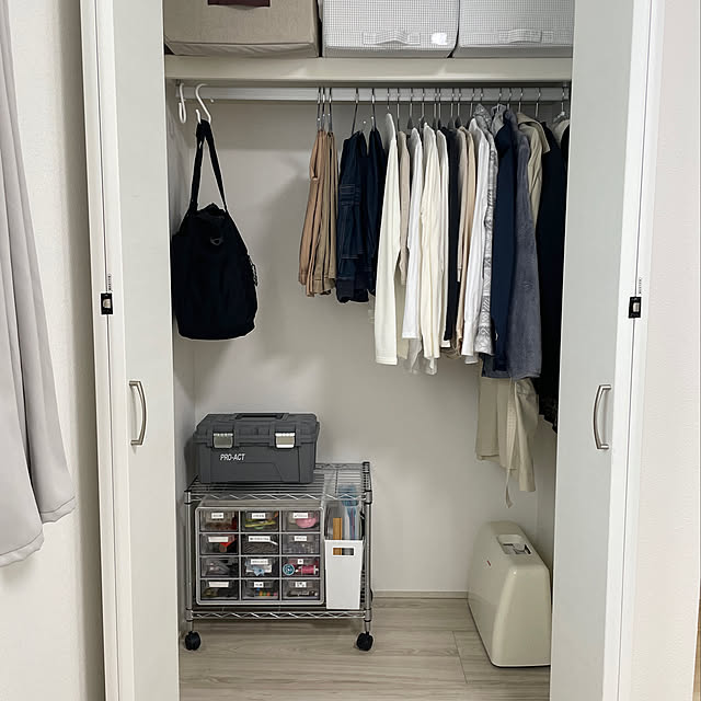 クローゼット,3coios,ぶらさげ収納,衣類収納,ニトリ,ミニマルライフ,IKEA,シンプル,極力お金をかけない,ミニマル,ミニマリスト,もたない暮らし,My Shelf rererereinaの部屋