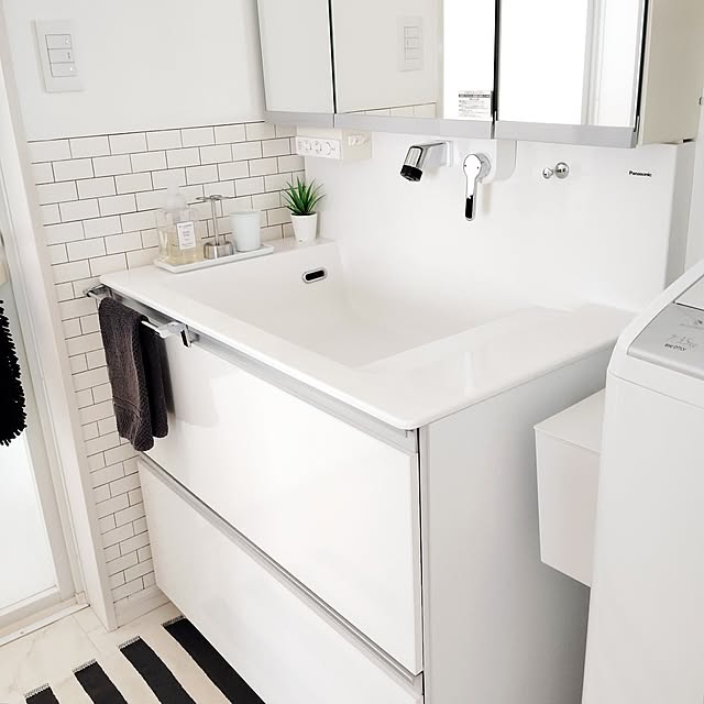 Bathroom,無印良品,ダイソー,洗面台,マグネット,洗面所,ゴミ箱,100均,リメイク,シンプル,モノトーン,ホワイトインテリア,ホワイト,洗面スペース,100均リメイク,Panasonic,ボトルラベル,リメイクシート,シンプルホワイト,洗面台周り,シンプルインテリア,Panasonic洗面台,ダイソーリメイクシート,すっきり暮らす,シンプルな暮らし,サブウェイタイル風,無印良品ゴミ箱,洗面所インテリア,ポリプロピレンごみ箱,サブウェイタイル風リメイクシート SSSSSの部屋