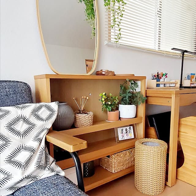 Lounge,ごみ箱,観葉植物,無印良品,フォトフレーム,グリーン,癒し,小さなお家,シンプルが好き,ナチュラルカラー,子どもと暮らす,すっきり暮らす,こどものいる暮らし,リビング学習,ラタン調ゴミ箱,ベルメゾン pomの部屋