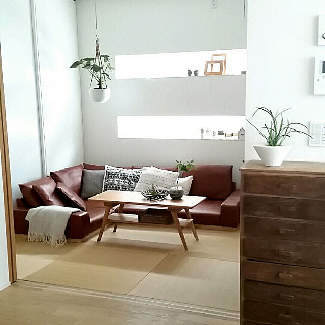 My Desk,ニトリ,白と木とグリーン,ナチュラル,IKEA,観葉植物,Instagram→chie_iiii,ローソファ,和室,ニトリのテーブル chieの部屋