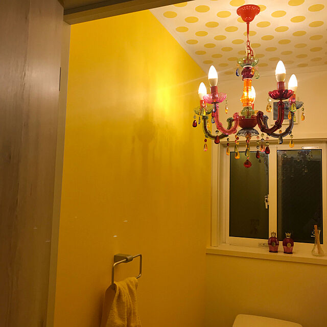 Bathroom,カラフルな部屋,シャンデリア,壁紙,イエロー,水玉,2階,カラフル muchaohouseの部屋
