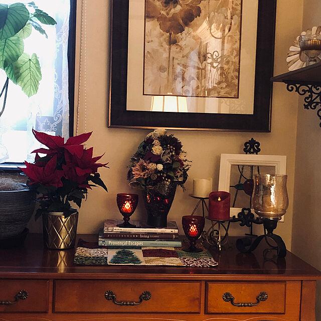 ワイングラス,ポインセチア,わたしのハンドメイド 秋,いいね&フォローありがとうございます♡,リビングルーム,冬支度,グリーンのある暮らし,間接照明,ライトアップ,イベント参加,My Desk,クリスマス,クリスマスツリー,LEDライト,キャンドル,観葉植物 Nの部屋