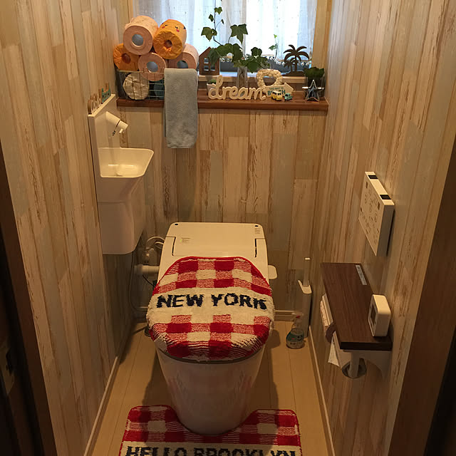 Bathroom,アイビー水挿し,お気に入り♡,アクセントクロス,しまむらのトイレマット,Daiso,まだまだ初心者☆,まだまだ勉強中…,築2年目だ,3coins♡,セリア♡,ニトリ♡ shibakoの部屋