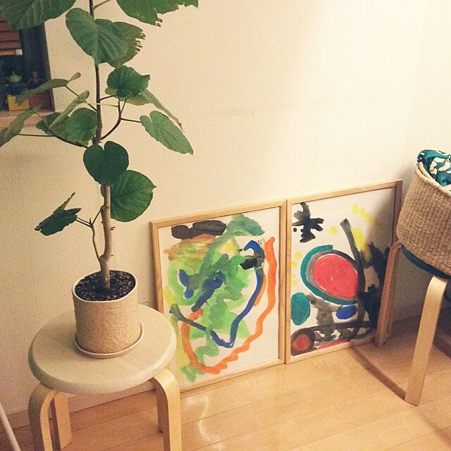On Walls,子どもの絵,かご,ウンベラータ,観葉植物 kugimyの部屋