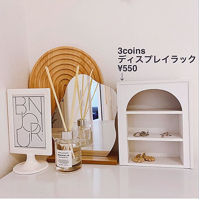 550円商品,アクセサリー収納,小6女子,3COINS,韓国インテリア,ディスプレイラック,スリーコインズ,娘部屋,小学生の部屋,ベージュインテリア,My Shelf yukariの部屋