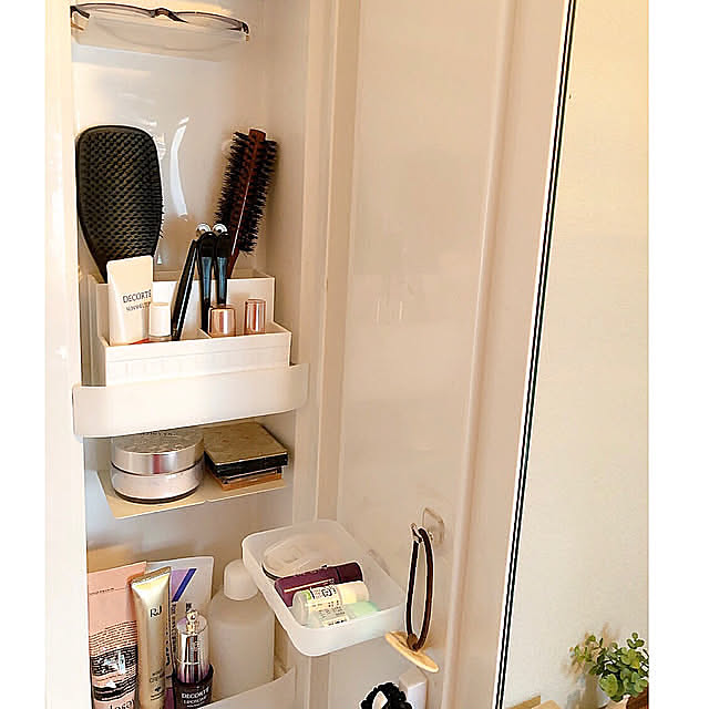 Bathroom,ソープトレイ収納,朝の準備はここで完結！,朝支度,洗面台の鏡裏収納,洗面台鏡裏収納,洗面台,コンパクト,ディスペンサーの空容器を並べて収納に,収納アイデア,収納見直し,鏡裏収納 kyoko1124koの部屋