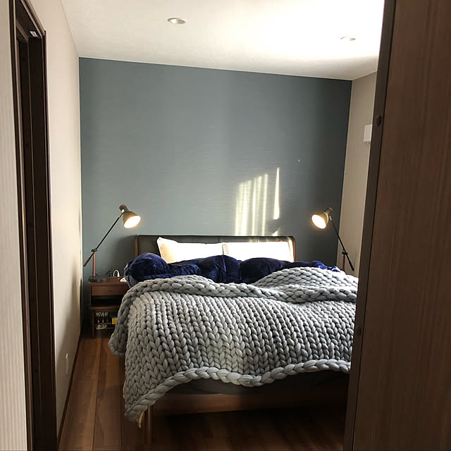 Bedroom,男前,北欧,夫婦2人暮らし,平屋,ベッドルーム,グレー×ネイビー好き,寝室,チャンキーニットブランケット,海外インテリア好き,木目大好き,シンプルインテリア,隠す派,オール電化住宅 sei-gwenの部屋