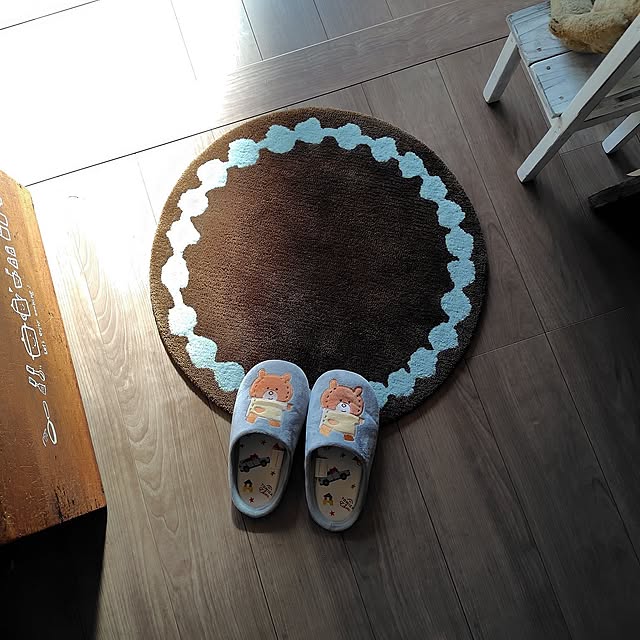 Entrance,ルームシューズ,シャンブルのスリッパ,トミカとトム,ミナペルホネンのラグ MILK722の部屋