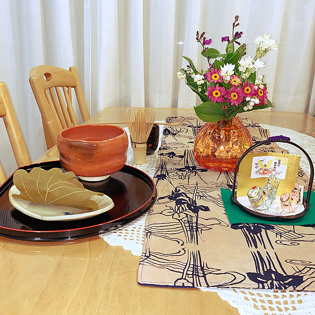 Kitchen,菓子器も菖蒲柄,藍染のテーブルランナー　リバーシブル,菖蒲の花,テーブルランナー,ガラス製の鯉のぼり,JAで買ったお花,小さな花束,柏餅,赤楽茶碗,おうちカフェ,抹茶,こどもの日,注文住宅,お花のある暮らし,小さな家,暮らしを楽しむ,季節を楽しむ暮らし,好きなものに囲まれた暮らし,小さな幸せを感じる生活,だいじょぶだァー饅頭を販売してるお店から,濱文様　手ぬぐい 花菖蒲,絵手ぬぐい,鈴蘭の甘い香りがします,世界の平和を祈って〜,いいね♪いつもありがとうございます❤️,沢山の方に閲覧して頂き嬉しいです♡♡♡,We DO style KYONの部屋