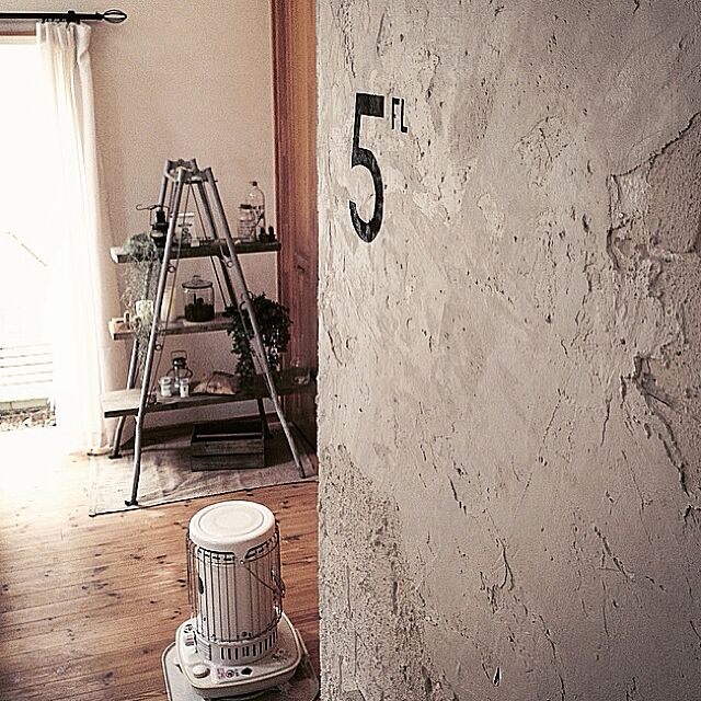 On Walls,階段からの眺め,ステンシル,セメント塗り塗りしました！,発泡レンガ,コンクリート打ちっ放し,現状回復OK banbiの部屋