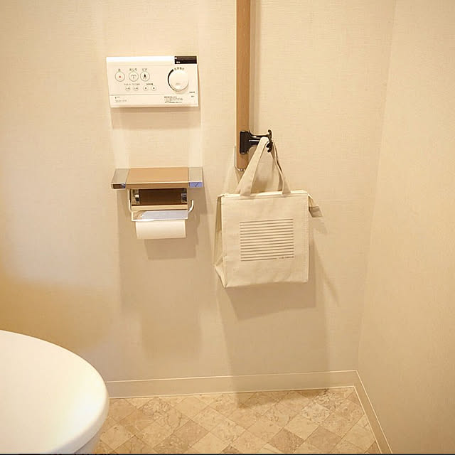 Bathroom,収納,過去picから失礼します,ダイソー,保冷バッグ活用法,フッククリップ,吊り下げ収納,イベント参加,こどものいる暮らし,サニタリー収納,サニタリーボックスは置いてません,イベント用に再投稿,コメントスルーで大丈夫です♡,浮かせ隊 ToReTaRiの部屋