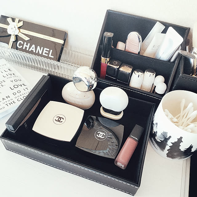 My Shelf,いいね&コメント&フォロー感謝♡,モダンナチュラル,ホワイトインテリア,CHANEL,GUERLAIN,海外インテリアに憧れる,ソストレーネグレーネ,パケ買い roseroseroseの部屋