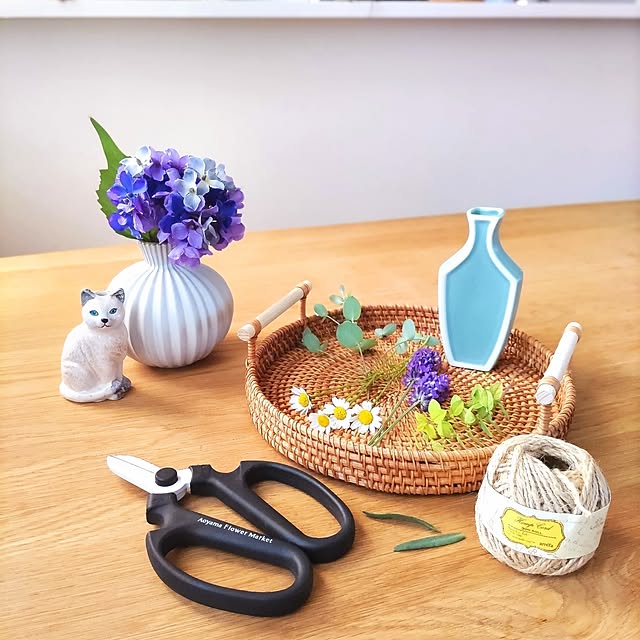 My Desk,わたしの休日のすごし方,紫陽花,いつもいいねやコメありがとうございます♡,フォロワーの皆様に感謝♡,見てくださる皆様に感謝♡,ダイニングテーブルばかりですみません,ラタントレーしつこくすみません(^_^;,花のある暮らし,黄昏時,今年初収穫のワイルドストロベリー,紫陽花は造花です(^_^;),ガーデン雑貨 Haの部屋