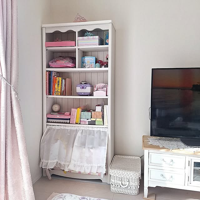 My Shelf,ホワイトインテリア,フレンチカントリー,散らからない家研究中,ホワイト棚,小学生女子,散らからない工夫,小学生のいる暮らし,お片付け習慣,お片付けを楽しむ,2024年 chinaminの部屋