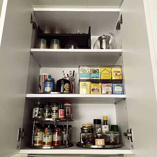 お茶収納,スパイス収納,レイジースーザン,キッチンの吊り戸棚,香港暮らし,キッチンの収納,引越したばかり,収納アイデア,香港,Kitchen Emico74の部屋