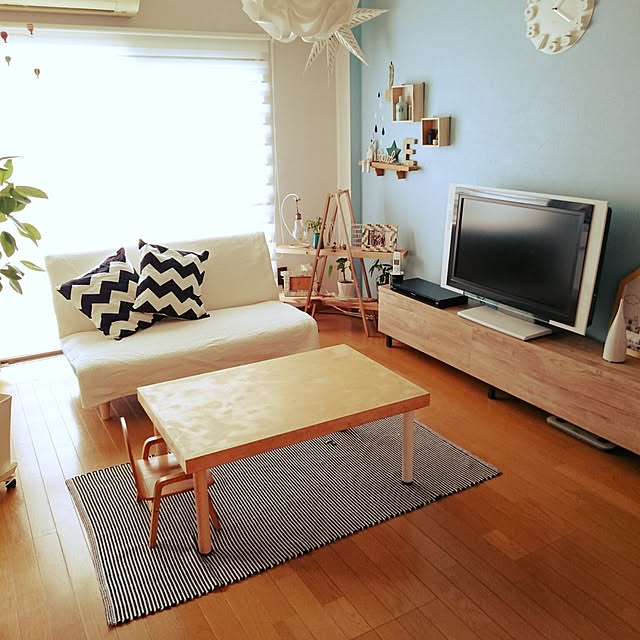 Lounge,セリア,IKEA,六畳,アパート,niko and…　,エアプランツ,電話,テーブル　DIY,フランフラン,リサラーソンガチャ,名前がわからない雑貨,観葉植物,ニトリ,フィカスアルテシマ,3コインズ,ワンズ,サリュ,手作り棚,なるべくスッキリとシンプルに c-sanの部屋