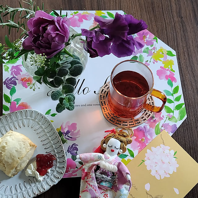 My Desk,花が好き,雑貨好き,植物が好き,ハンドメイド,スコーン,クリームチーズ好き,紅茶,スリコのマグカップ,seriaのランチョンマット,ポストカード,バックチャーム,器好き,ひな祭りですね,生花のある暮らし,チューリップ hiro3の部屋