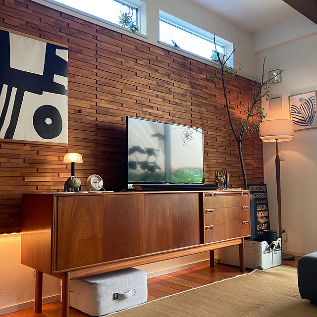 Lounge,Philips Hueライトリボンプラス,明かりのある暮らし,北欧ヴィンテージ,Snowpeak,インターフォルム 照明,ローゼンダールコペンハーゲン,せんだんの実,マッキントッシュ　サイドボード,柚木沙弥郎 ポスター,癒しスペース walking123の部屋