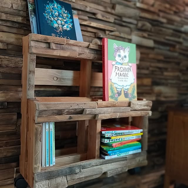 My Shelf,DIY,すのこリメイク,すのこDIY,すのこ棚,絵本棚DIY,絵本収納,絵本コーナー,絵本と暮らす,絵本のある暮らし,リメイク棚,リメイク好き,リビングインテリア,ウッドウォール,ウッドウォールパネル,サンワカンパニー,バンピーウッド,エキゾチックミックス,ウッド×ブラック Atelier_tamakiの部屋