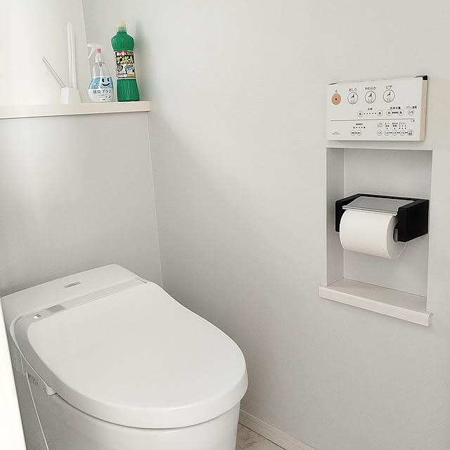 Bathroom,無印良品,100均,ホワイトインテリア,大掃除,シンプルホワイト,シンプルインテリア,小学生男子,モノトーンインテリア,トイレ掃除,すっきり暮らす,シンプルな暮らし,グレーの壁紙,子供のいる暮らし,サンポール,まめピカ,こどものいる暮らし,小掃除,飛び散り,トイレ問題,男子あるある,男の子のいる暮らし,尿石,サボった掃除,おしっこ問題,座って,隙間掃除シリーズ ヘラ,隙間掃除シリーズ,TOTOトイレ SSSSSの部屋