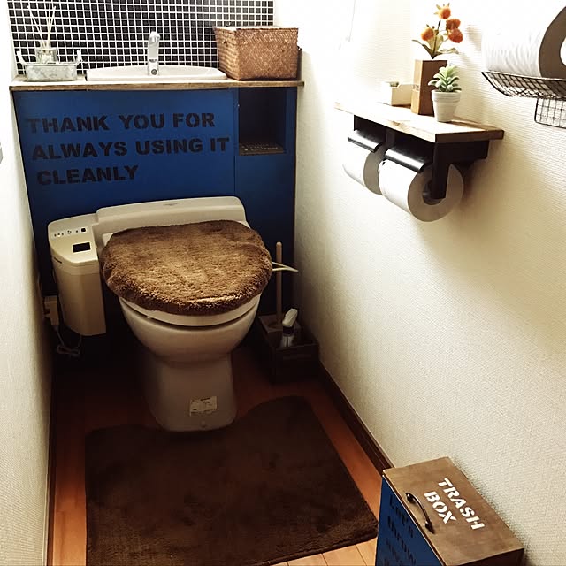 Bathroom,ニトリのトイレカバー,水性塗料,合板,男前,水性ステイン,古材風,DIYアドバイザー,リメイクシート,DIY,桐材,セリア,タンクレス風トイレ,ベニヤ板,タイル柄リメイクシート,ステンシル,蜜蝋ワックス,杉材,TOTO製 paradeの部屋