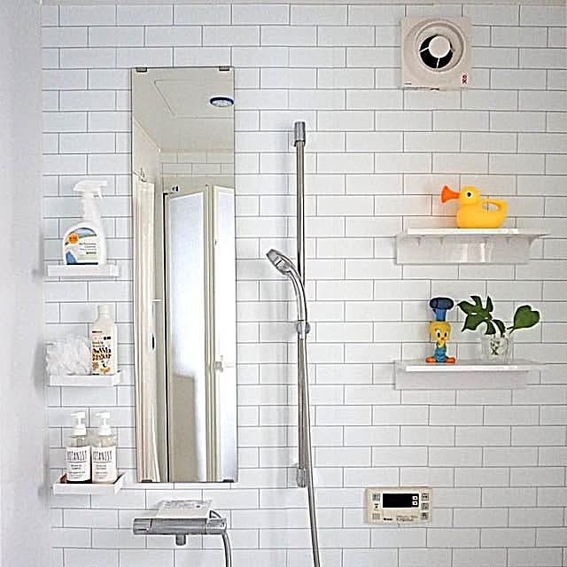 リメイクシート,アクセントクロス,リフォーム,TOTO,三階建て,輸入住宅,DIY,セルフリフォーム,バスルーム,防水ラジオ,壁パネル,マグネットトレイ,アヒルちゃん,タイル柄リメイクシート rimixの部屋