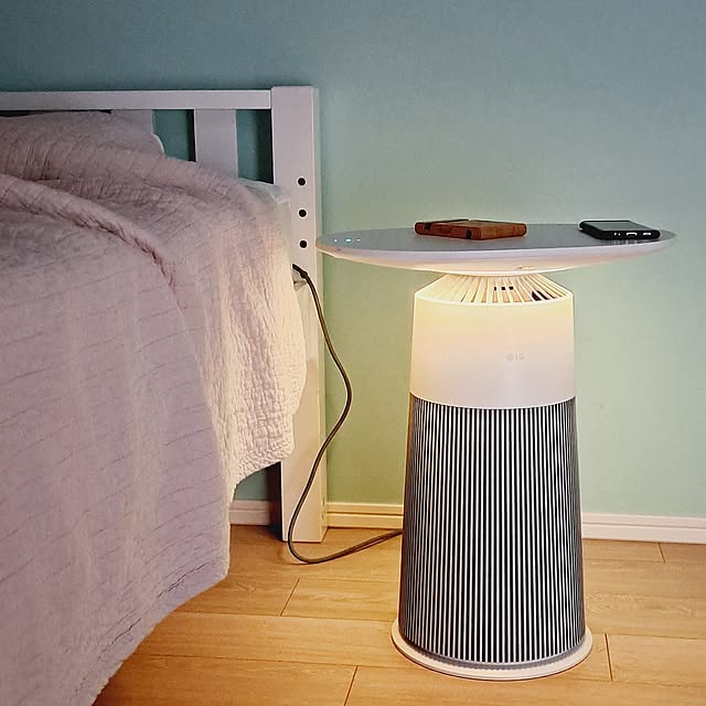 Bedroom,インテリア,デザイン,スマートホーム,スマート家電,4in1 空気清浄機,空気清浄機,インテリアの邪魔をしない,ワイヤレス充電,サイドテーブル,間接照明,寝室,マンション暮らし,マンションインテリア,6畳,4枚投稿 tttbbbの部屋