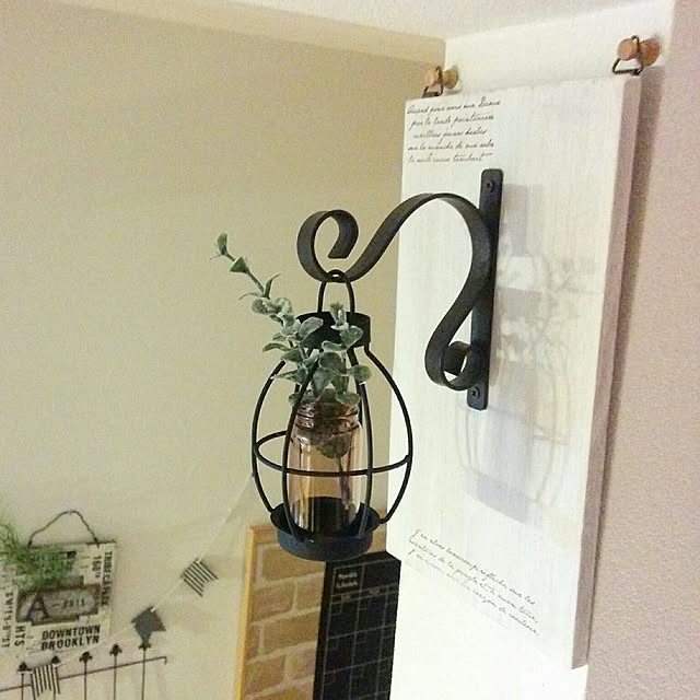 On Walls,instagram→akkiii46,DIY,フェイクグリーン,薬瓶,いいね、フォロー本当に感謝です♡,スタンプ,momorinちゃん akkiiiの部屋