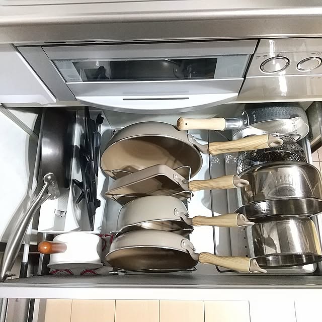 Kitchen,キッチン収納,イケア,キッチンクロス,鍋収納,フライパン収納,IH下の引出し,キッチン引き出し収納,ニトリ,エバークック,ティファール,モカ,ビタクラフト,野田琺瑯,ミルクパン,クラネ,雪平鍋,トトノ,鍋フライパンスタンド,ステンレス鍋,デッドスペースなし,ステンレス蒸し器,フライパンスタンド,ワンアクション,クラネ大好き meiの部屋