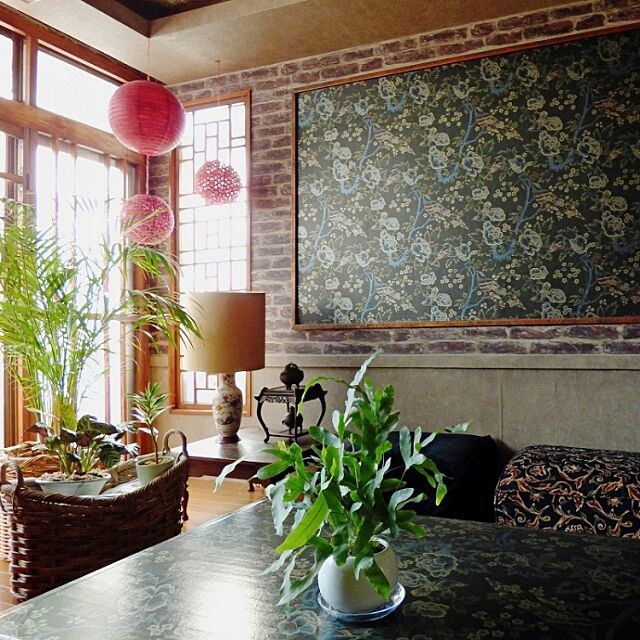 Lounge,観葉植物,オリエンタル,エキゾチック,エキゾチック上海,格子窓,シノワズリ格子,中国格子窓,窓枠DIY,窓枠,セルフリフォーム,壁紙屋本舗,壁紙でリメイクしたテーブル nikkoriの部屋