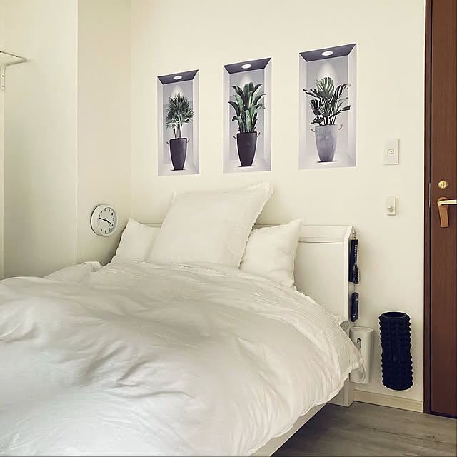 Bedroom,Standard Products,salut!,壁に付けられる家具,無印良品,ニトリのベッド,ニトリ,IKEA,トイレットペーパーホルダー,山崎実業 tower,ウォールステッカー,新生活,ダイソー,セリア,壁紙屋本舗,山崎実業,フォームローラー収納,フォームローラー,じゃない使い方 timitimiの部屋