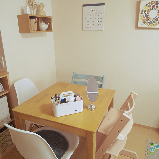My Desk,メイクスペース,無印良品,こどもと暮らす,賃貸インテリア,北欧インテリアに憧れる,ダイワハウス賃貸,IKEA,d-room,男の子ママ,女の子のママ,3歳児,バーズワーズ,ストッケ トリップトラップ,狭いリビング,コストコ,Porta.,PORTA,メイクボックス,ツールボックス,しろくま貯金箱,セリアカレンダー Sakuraの部屋