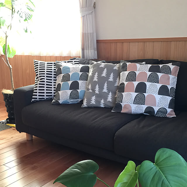 Lounge,腰壁,sokeri,カウニステ クッションカバー,ファインリトルディ,artekクッションカバー,グリーンのある暮らし,モンステラ,ウンベラータ,無印良品 ソファ,北欧,北欧好き,まだ春じゃないけど春の陽気,散財部 sorasoraの部屋