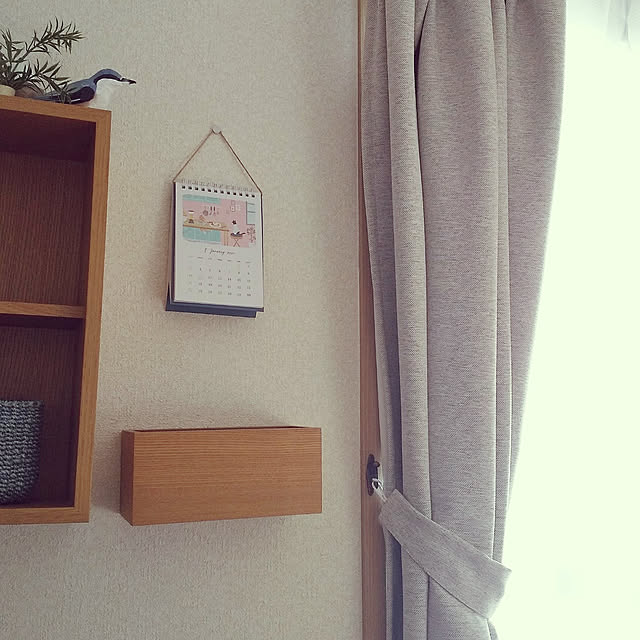 On Walls,カーテン,北欧,RC福岡,RC九州支部,フォロワー様に感謝♡,RCの出会いに感謝♡,賃貸,賃貸でも諦めない！,北欧インテリア,木目,無印良品,100均,雑貨,モクメスキー,コロナが早く終息しますように,セリア,遮熱,ミラーレースカーテン,遮光カーテン,生成り,カレンダー tokiwaの部屋