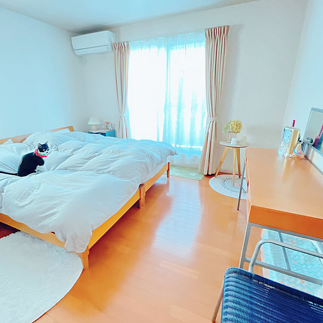 Bedroom,コンソールテーブル,アナベルドライ,すっきり暮らす,ズボラ主婦,いつもいいねやコメありがとうございます♡,雑貨大好き♡,なかなかコメント出来なくてごめんなさい。,可愛いのが好き,のんびりマイペース,猫がいる風景,猫が好き,猫がよろこぶ快適な部屋づくり moolの部屋