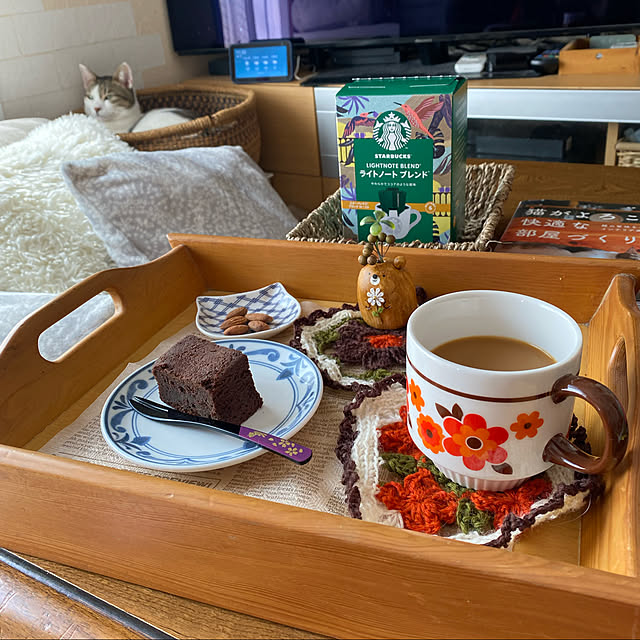 かぎ針で編んで咲かせるお花モチーフ,ポロショコラ,マグカップ,レトロ花柄,推し猫,ライトノート,コーヒーのある暮らし,コーヒータイム,スターバックス,おうちカフェ,推しのいる生活,いつもありがとうございます♡,ねこと暮らす,コメントお気遣いなく( ⁎ᵕᴗᵕ⁎ ),モニター中,雑貨好き,普段はバリスタ,mangoちゃんの作品♡,My Desk Lufuの部屋