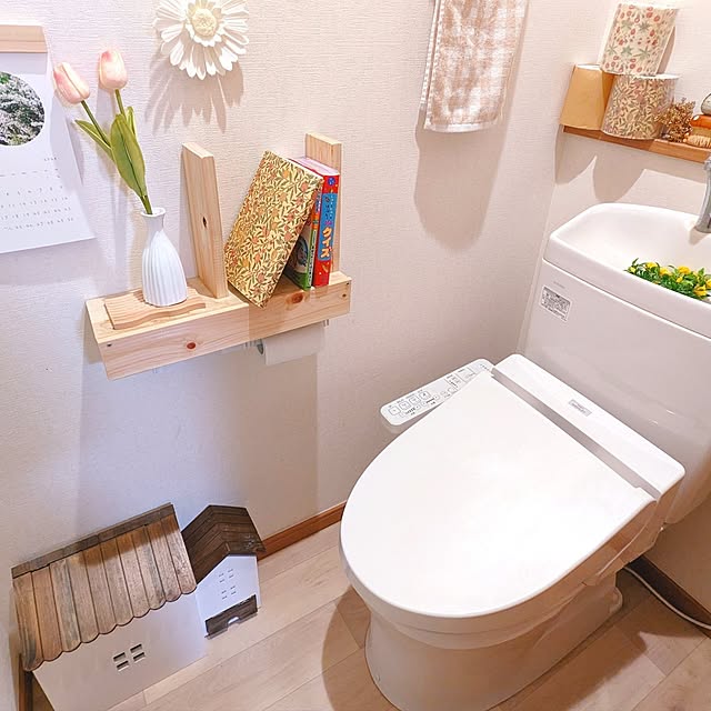 Bathroom,トイレのインテリア,ナチュラルインテリア,賃貸インテリア,木のぬくもり,賃貸でも楽しく♪,ナチュラルが好き,木のぬくもりが好き♡,賃貸暮らし,イベント参加なのでコメントお気遣いなく♡,いつも見て下さって感謝です(*ᴗˬᴗ),セリア,ダイソー,DIY,手作り,ウィリアムモリス,読書コーナー,ペーパーホルダー,賃貸でも諦めない！ mamenoの部屋