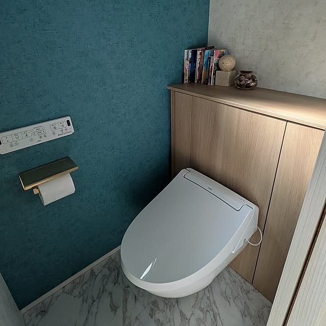 Bathroom,星型ライト,ブルーグリーンの壁紙,リリカラ壁紙,3階トイレ,フロートトイレ,H&M HOME,狭小住宅 hanaの部屋