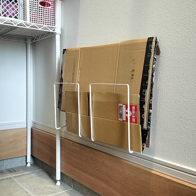 Entrance,デッドスペース,シューズクローク,ダンボールストッカー,ダンボールストッカーDIY,セリア,ダイソー,100均,ワイヤーディッシュラック,G対策,シンプル収納,参考にさせてもらいました♡,ダンボール置き場,おうち時間を楽しむ,こどもと暮らす。,コメントお気遣いなく♡,快適な暮らし,虫対策,Daily RoomClip peco pecoの部屋