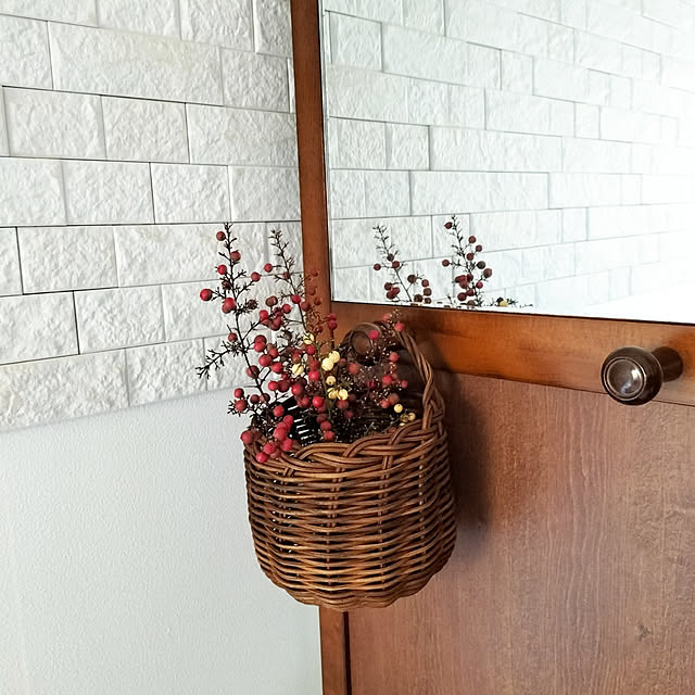 Entrance,お気に入りのかご・バスケット,みどりのある暮らし,すっきり暮らしたい,ナチュラルモダンインテリア,手編みバスケット,はなのある暮らし,楽しく暮らす,東向き玄関,明るい玄関,エコカラットの壁,地窓のある玄関 coco0.84.の部屋