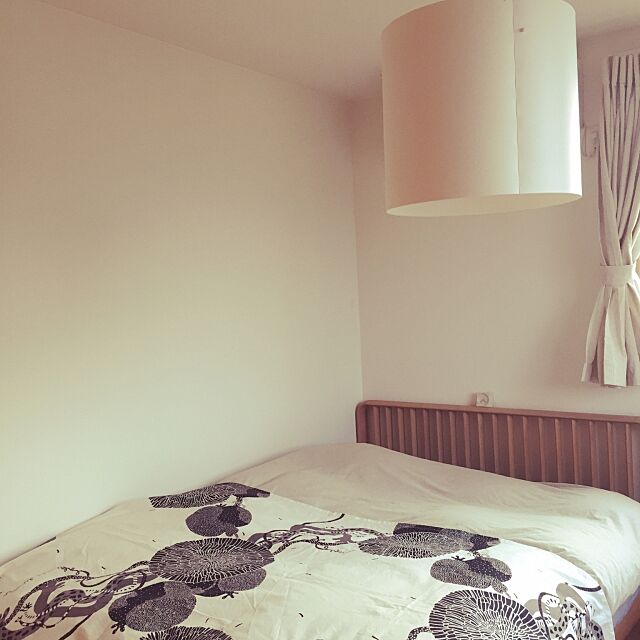Bedroom,アクタスのベッド,布団カバー,ミニマリストに憧れて,IKEAファブリック,無印良品 riiriiの部屋