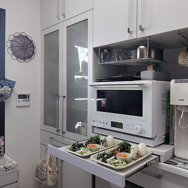 Kitchen,お家の悩み,狭小建売住宅,DIY,ラブリコ,2×4材棚,レンジ台,狭いキッチン,少しでも使いやすく,無印良品　ポリプロピレン引き出しケース,ゴミ箱　IKEA,ソーダストリーム,リメイクシート,キッチンの天板リメイクシート貼りました,リメイクシート　フェリシモ,潰した窓,食洗機取り外してます,久々の滑り込み参加,宮武製作所,電子レンジトレー,耐熱キズ防止耐熱シート　フェリシモ,グラス収納 hiro3の部屋