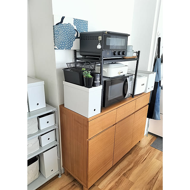 Kitchen,キャビネット,無印良品,炊飯器置き場,レンジ台,レンジラック,BRUNO,ホットプレート収納,BRUNOホットプレート,BRUNOコンパクトホットプレート,築古マンション,低予算リノベーション,3COINS,収納ボックス,ルネ・デュー,ファブリックパネル,白黒好き,連投失礼します,スチーム&ベイクトースター,トースター置き場,モニター応募,パネル隠し,黒家電,シンデレラフィット,アイアンバスケット,カゴ収納,象印エブリノモニター応募,引っ掛け収納,フック収納,トースター hihaの部屋