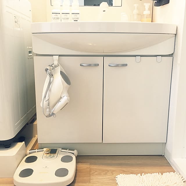 Bathroom,洗面台,タニタ体重計,キャンドゥ,ドライヤーホルダー,ドライヤー,100均,ひとりぐらし,一人暮らし,整理整頓,見せる収納,便利アイテム,便利グッズ anikaの部屋