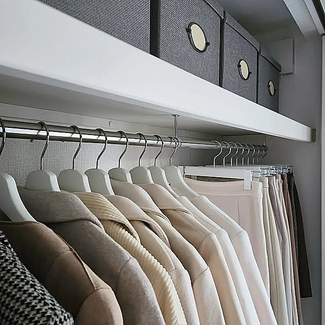 My Shelf,IKEA,モノトーンインテリア,賃貸,シンプルインテリア,賃貸だけど諦めない,クローゼット収納,ミニマルインテリア,クローゼット,6畳1DK,グレーインテリア,シンプル,物を置かない,ハンガー,美収納 asokosamaの部屋