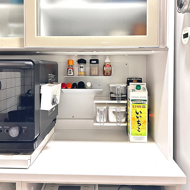 Kitchen,キッチンボードはニトリ,キッチンボード,ニトリ,無印良品,調味料収納,調味料棚,調味料入れ,スパイス収納,スパイスラック,山崎実業 tower,山崎実業,キッチンの工夫,収納,100均,デッドスペース,セリア,シンプル,賃貸,隙間収納,築30年,マグネット,壁,収納スペース,マグネット収納,隙間活用 LUMIXの部屋