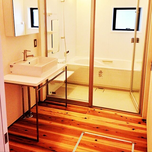 Bathroom,明るいぜ,小窓,アイアン家具,無垢の床,無垢材,全面ガラス張り,北欧 ponponの部屋